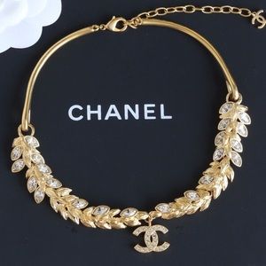 AUTHENTIC gorgeous chanel choker.